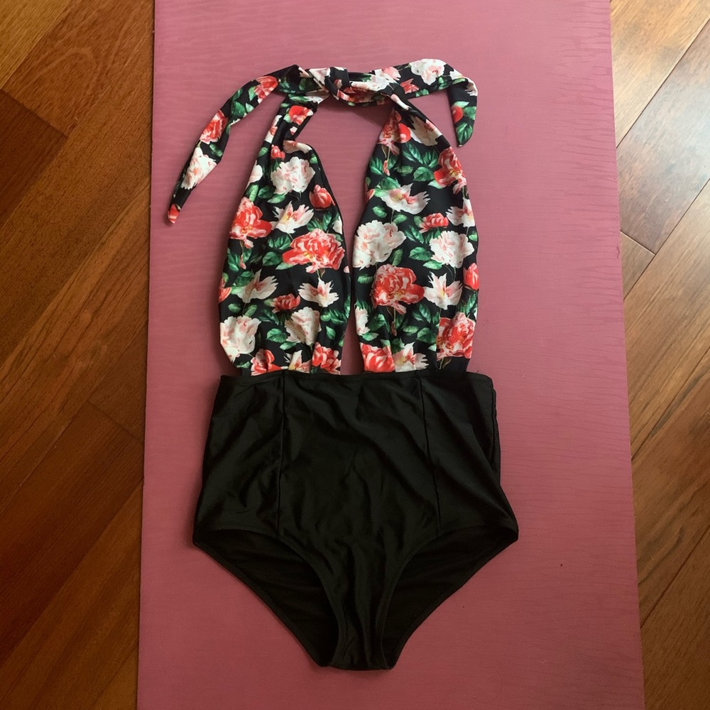 High waist sexy floral 💃🏻 one piece!